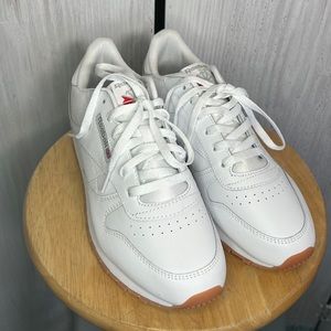 Classic White Reebok tennis shoes Men’s size 7
